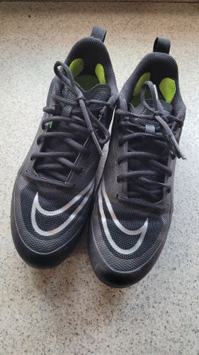 Used Size 7.0 (Women's 8.0) Adult Men's Nike Low Top Molded Cleats