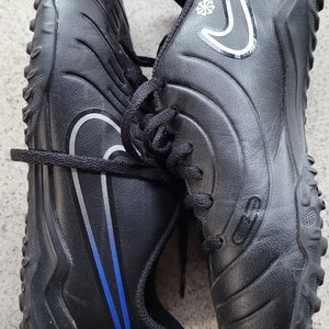Black Used Kids Size 5.5 (Women's 6.5) Nike Indoor Cleats
