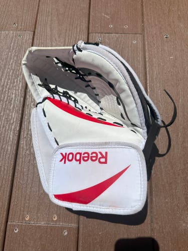 Used Regular Reebok goalie glove