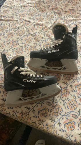 size 9D CCM Tacks 550 Hockey Skates