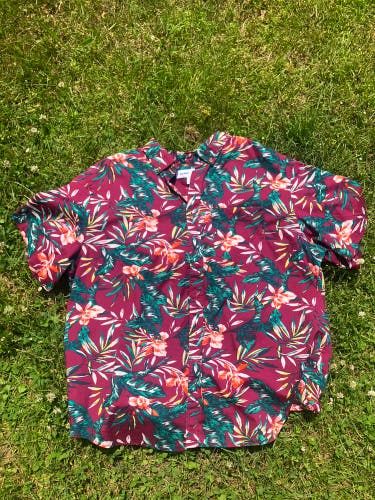 Old navy Hawaiian t shirt XXL And Sawtooth Hat Bundle