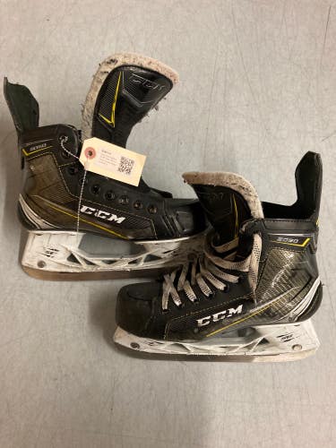 Used Intermediate CCM Tacks 9060 Hockey Skates Regular Width 6