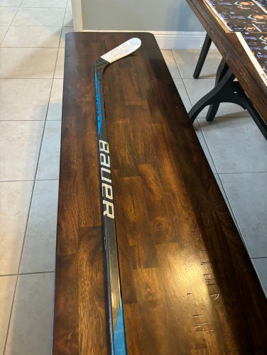 Used Youth Bauer Right Handed P28 Nexus Sync Hockey Stick