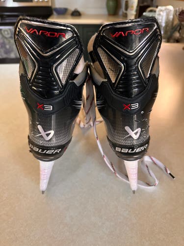 Used Bauer Size 5 Vapor 3X Hockey Skates