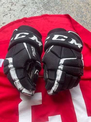 Ccm tacks hockey gloves
