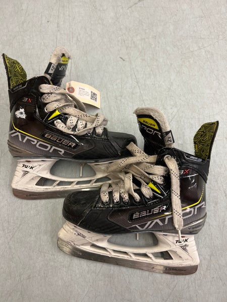Used Junior Bauer Vapor 3X Hockey Skates Extra Wide Width Size 2.5