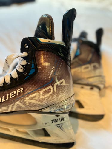 Bauer Hyperlite Hockey Skates