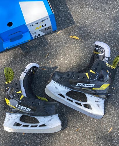 Used Junior Bauer Supreme M4 Hockey Skates Regular Width Size 2