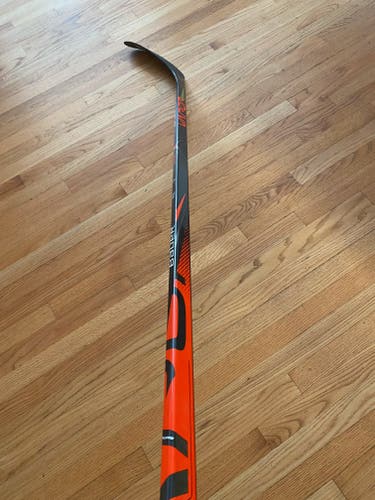 New Senior Bauer Vapor Hyperlite Right Handed Hockey Stick P28 Pro Stock