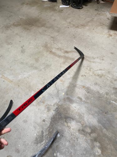 New Senior True Right Handed Toe Pattern Pro Stock Catalyst 9X Hockey Stick