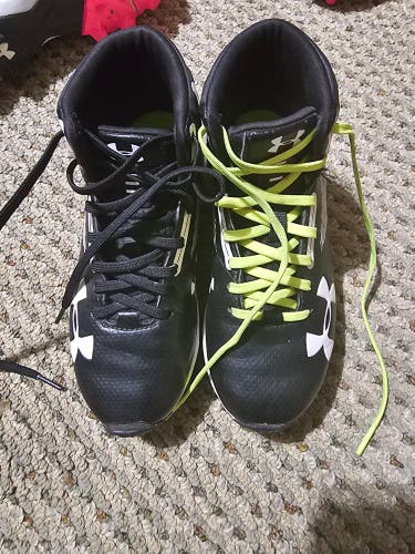 Used Men's Under Armour High Top Size 2.5 Molded Cleats