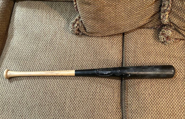 Used  Louisville Slugger Wood 30 oz 33" p72 Bat