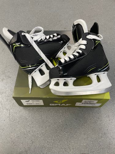 New Junior Graf Regular Width  Size 2 PeakSpeed PK1900 Hockey Skates