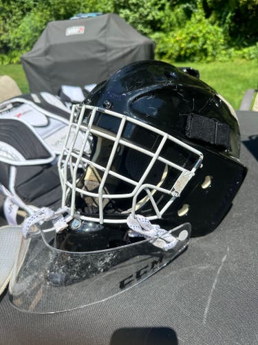 Used Bauer Profile 950x Goalie Mask