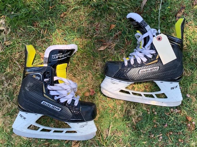 Used Junior Bauer Supreme S25 Hockey Skates (Size 1)