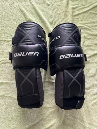 Bauer pro knee guards