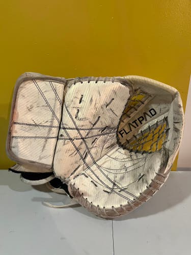 Flatpad senior sized goalie catch glove