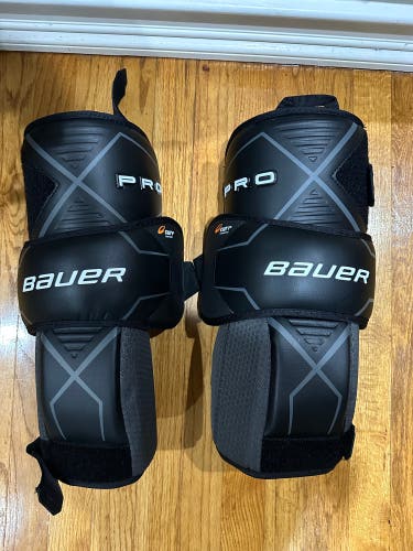 NEW Bauer Pro Knee Guards for Goalies