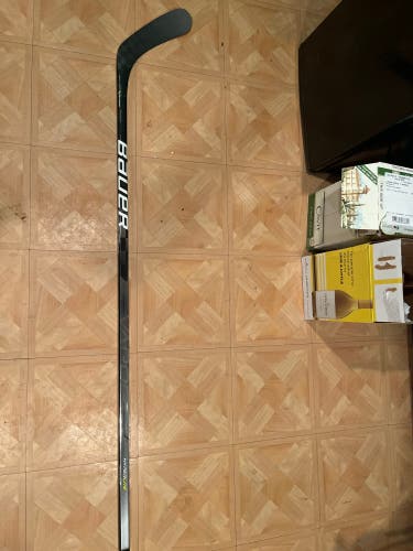New Senior Bauer Right Handed P92 Pro Stock Vapor Hyperlite Hockey Stick