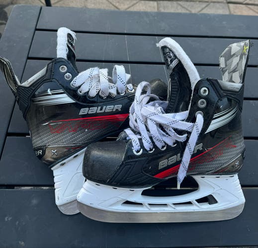 LIKE NEW Bauer Vapor x3 Ice Hockey Skates size 5