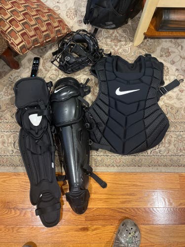 Used Nike Catcher's Set 17in Like New