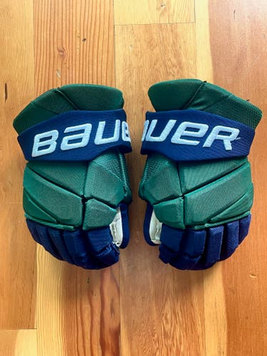 Bauer Vapor Hyperlite Gloves 14" Pro Stock | Mercyhurst Lakers