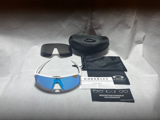 Oakley SUTRO Sunglasses white/blue