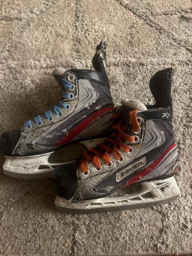 Used Junior Bauer Regular Width  Size 1.5 Vapor X3.0 Hockey Skates