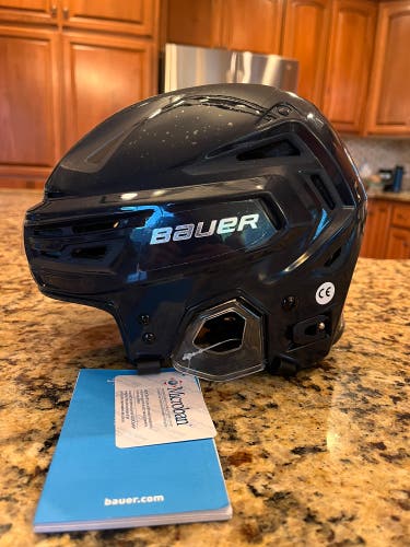 New Medium Bauer  Re-Akt 150 Helmet