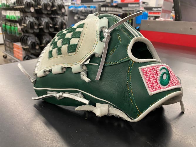 Used 2023 Pitcher's ShikiSai Baseball Glove 12"