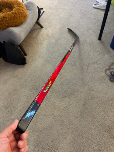 New NHL Pro Stock Bauer Nexus 2N Pro XL 82 Flex Right Handed Hockey Stick P28M Curve