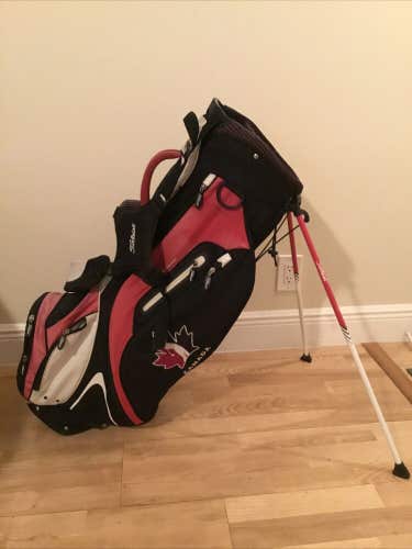 Titleist Stand Golf Bag with 4-way Dividers (No Rain Cover)