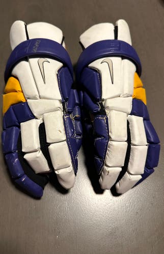 Used Iroquois Nationals Nike Vapor Elite Gloves