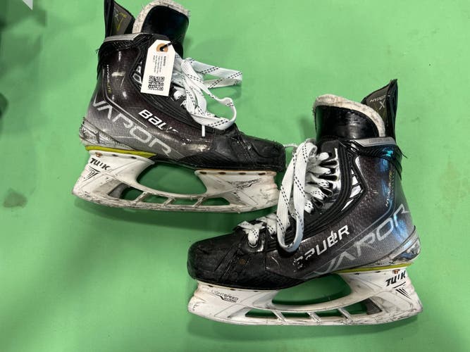 Used Senior Bauer Vapor Hyperlite Hockey Skates Size 7 (Fit 1)