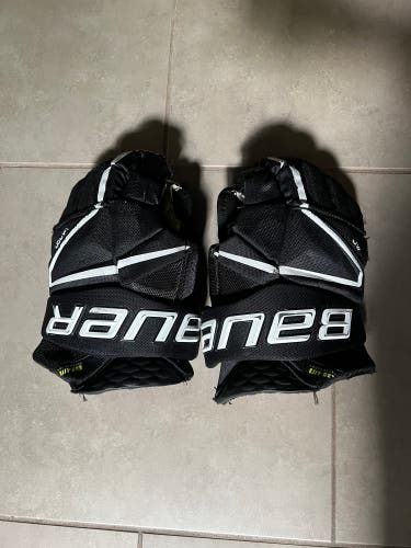 Bauer Hyperlite Gloves