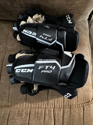 CCM FT4 Pro Gloves 11” Jr