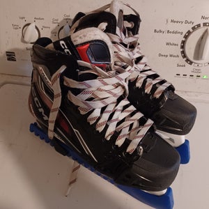 Senior size 8 CCM Extreme Flex E6.9 Goalie Skates Regular EFLEX