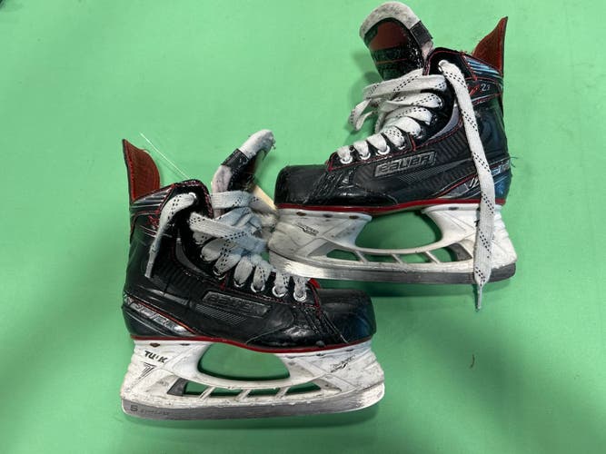 Used Junior Bauer Vapor X2.7 Hockey Skates Size 2