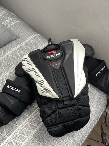 LIKE NEW Large CCM Extreme Flex E5.9 Intermediate Large Goalie Chest & Arm Protector