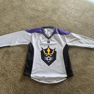 Woman’s Medium  San Diego Seals jersey Grey Away