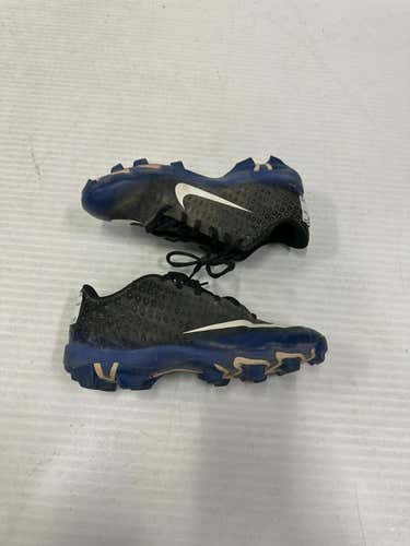 Used Nike Junior 05.5 Football Cleats
