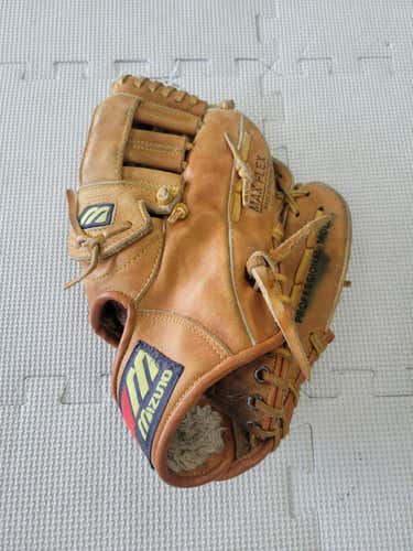 Used Mizuno Max Flex 11" Fielders Gloves