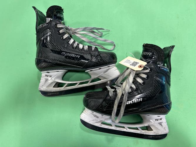 Used Intermediate Bauer Supreme Matrix Hockey Skates Size 4