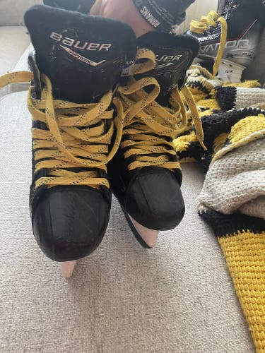 Used Intermediate Bauer Size 5.5 Supreme Matrix Hockey Skates