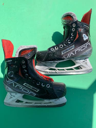 Used Intermediate Bauer Vapor X3.7 Hockey Skates Regular Width Size 5.5