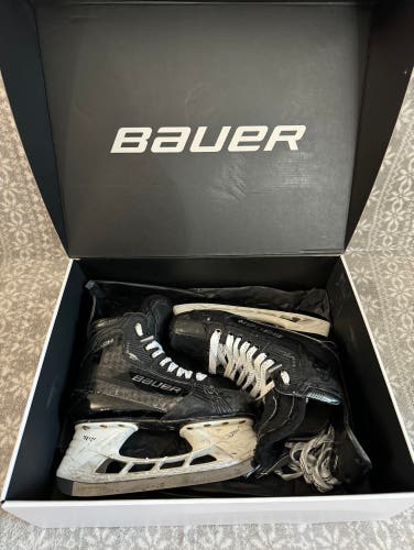 Used Intermediate Bauer Supreme Mach Hockey Skates Pro Stock R: 5.5 L: 6