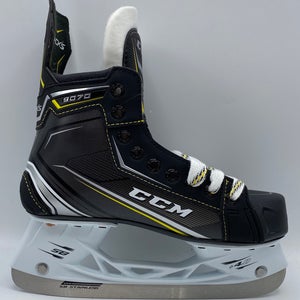 NEW CCM Tacks 9070 Skate, Size 5 D