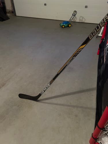 Used Senior Bauer Right Handed P92 Pro Stock Supreme MX3 Hockey Stick