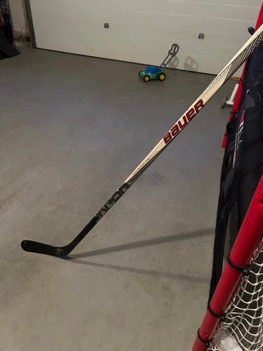 Used Senior Bauer Right Handed P92 Pro Stock Vapor 1X Hockey Stick