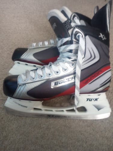 Used Senior Bauer Vapor X3.0 Hockey Skates Regular Width 8.5